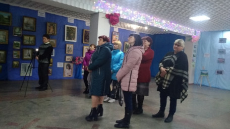 В Нововоронцовці відбулось відкриття виставки картин місцевих художників «Ми користуємося фарбами, а пишемо серцем»